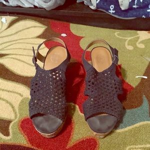 Nice, fashionable wedges with slight bohemian vibe